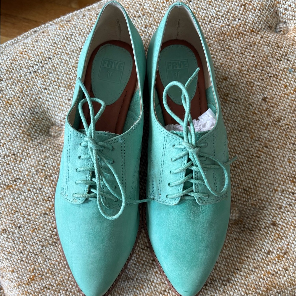 Frye Delia Oxford shoes Mint Leather Flats with Lace-Up Design. New.